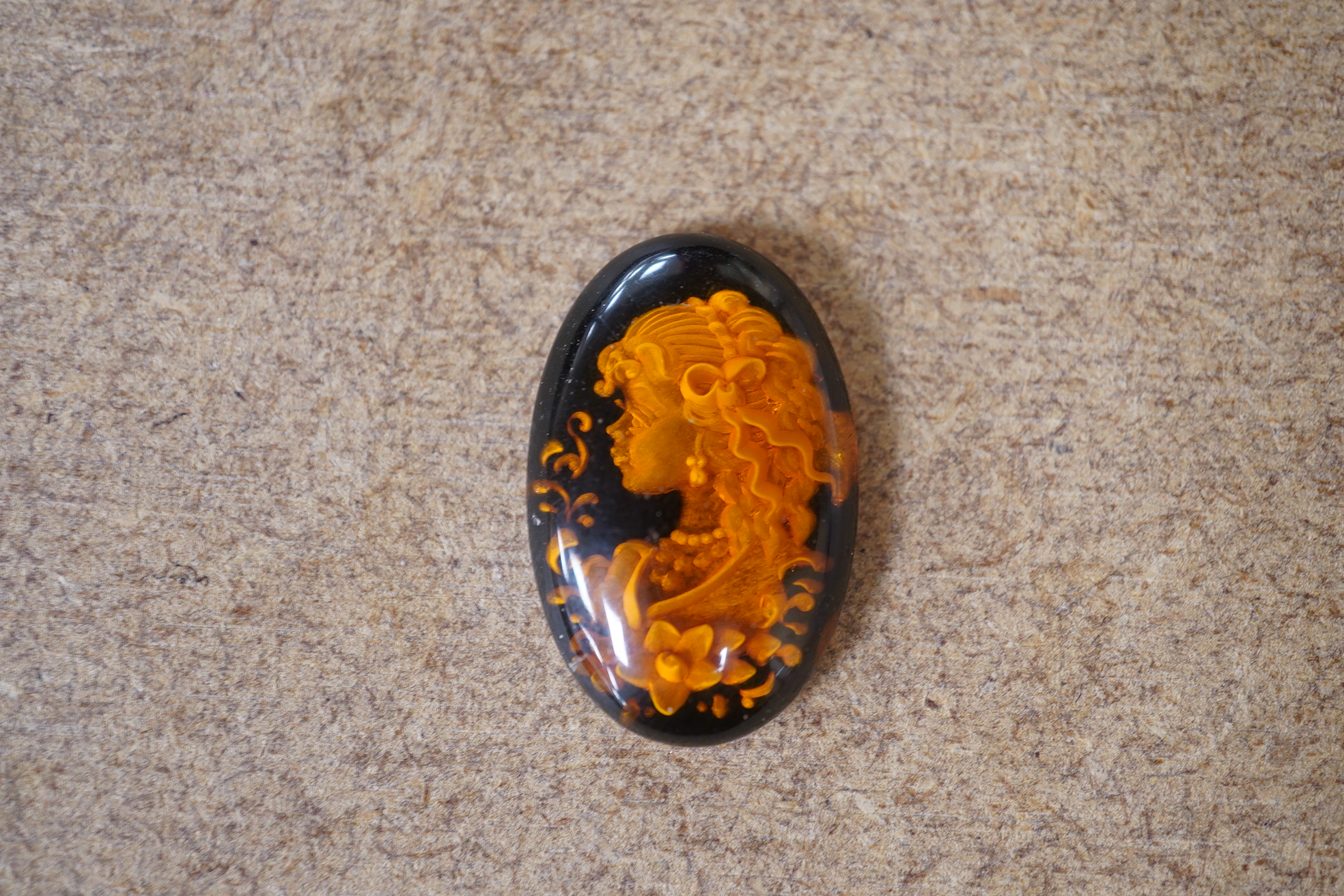 A quantity of assorted unmounted carved mainly cameo shells, largest 49mm, smallest 6mm. Condition - poor to good